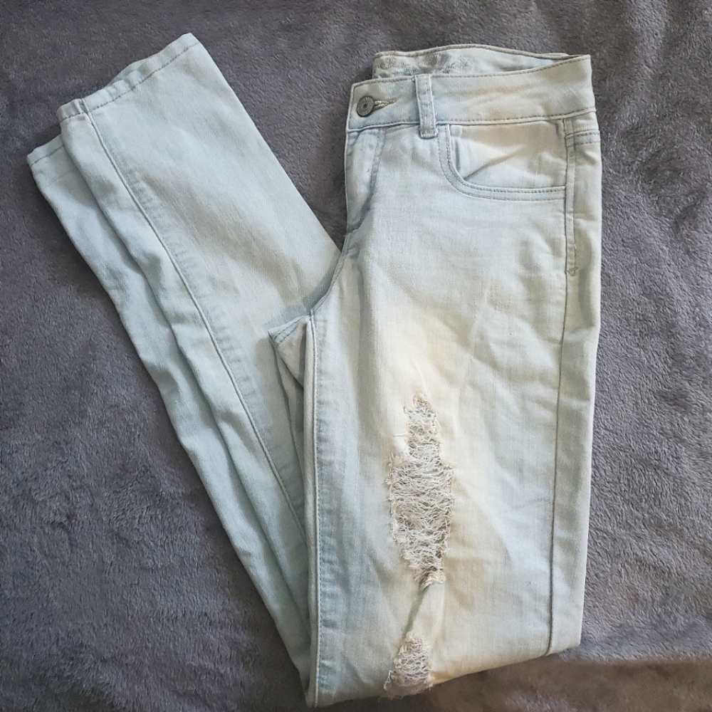 Ripped skinny jeans